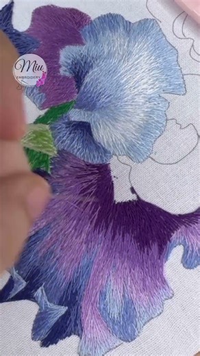 Iris Flower with Messy Stitches🪻 ❤️ #handembroidery #flowers #pattern