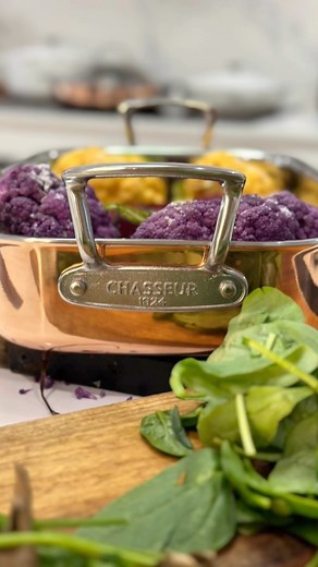 For years I have dreamt of this @chasseur_cookware namely for the quality and health benefits but also for its durability, and aesthetic copper tone. The induction and oven capabilities are unmatchable and the extensive colour range is perfect for all homes. This French made cookware has been around since 1924 and it was time for me to grow up and commit to myself and family. 🤍 I’ll share this recipe and a special Christmas competition to WIN this @chasseur_cookware roasting pan and rack. #chau