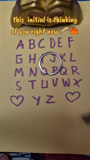 Dieser Buchstabe denkt an dich — welcher Initial denkt an dich?