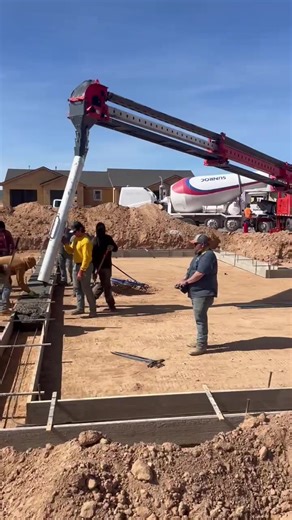 Teamed up with @sbconcrete did you know you can use our slinger trailer to pour your concrete? 😏💯 #dirtmovers #dirtmoverssolutions #utahconstruction #slingertruck #southernutah