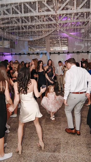 Planning an event but don't need the full Grand Ballroom? We’ve got you covered. Our Glass Pavilion is perfect for more intimate celebrations, with just the right amount of space—and plenty of room for a packed dance floor. See it for yourself on your complimentary tour. Call 631.471.6609 to get started.