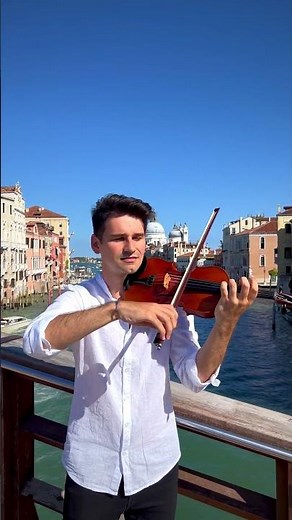 David Bay Plays “Historia de un Amor” on the bridge 🇮🇹🎻