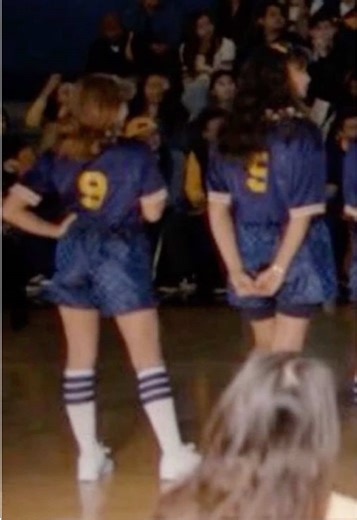 rip jackie u wouldve loved buying every new apple product . . . #fyp #yellowjackets #jackietaylor #gaylittlemonkeyboyattheapplestore #gay 🏳️‍🌈