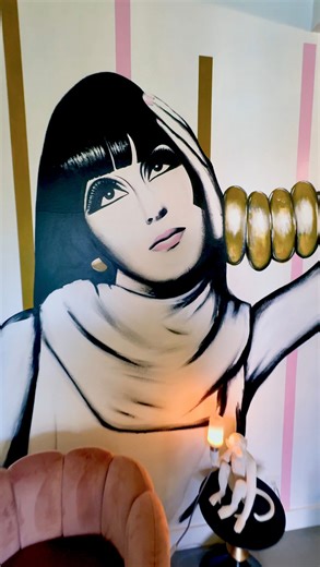 Dining with The Davids on Instagram: "✨ Step inside @thebeverlypalmsprings – the ultimate Palm Springs getaway! ✨ Originally known as The Pink Monkey, this expanded Alexander home was transformed by @davidriosdesigns into a stunning, resort-style retreat inspired by the iconic Beverly Hills Hotel. From Gucci dragonfly wallpaper to a private speakeasy, every detail is designed for luxury and Instagram-worthy moments. 🏡 The Beverly features: ✔️ 4 bedrooms, 3 bathrooms ✔️ An oversized pool, hot tu