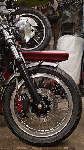 Vincent Black Lightning Pipes in the making 🔥 2 inch Sand bent exhaust Headers, being fitted to Vincent Vtwin Engine fitted in an Egli Frame. 😁👍 #vincentmotorcycle #Vincent #vintagemotorcycle #moto #motovintage #vintage #sandbent #sandbending #Exhaust #Headers #Muffler #oldbike #motorcycle #bikeporn #motolife #oldschool #bike #blacklightning | Raysons Exhausts