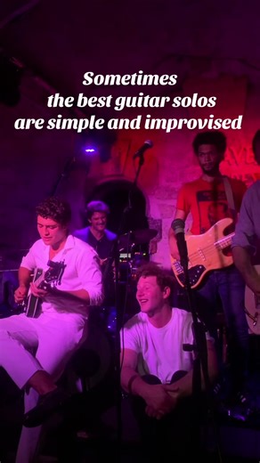Sometimes the best guitar solos are simple, melodic, and improvised — not flashy, just honest. #guitar #solo #jam #amywinehouse #paris #music #gretsch #musictok #fyp #soul #livemusic @Harry Marshall Music