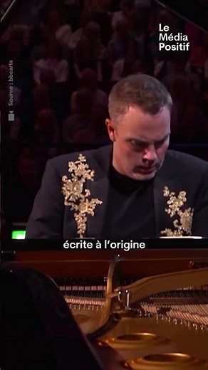 This renowned pianist only has one hand!