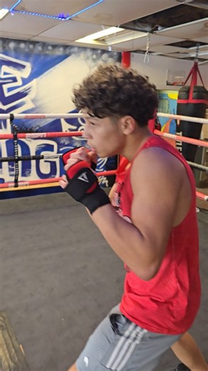 Hand weights, ankle weights, weighted vest and headgear @dis_is_like @titleboxing | Blue Boy Boxing Club