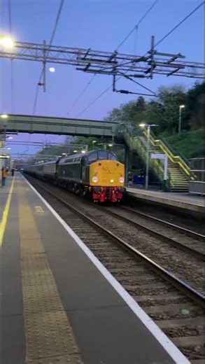 D213 'Andania' thrashing through Hartford! #train