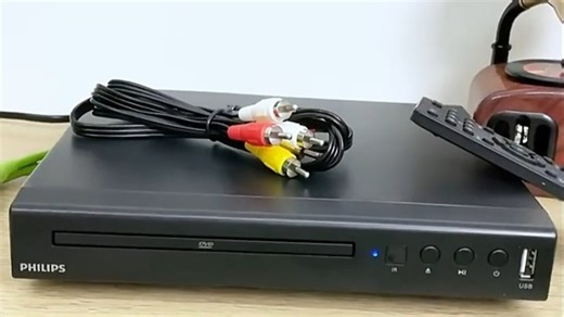 飞利浦PHILIPS DVD播放机支持高清光盘播放，兼容CD/DVD格式，操作简便，音质清晰，适合家庭聚会或旅行携带，重温经典影音体验。