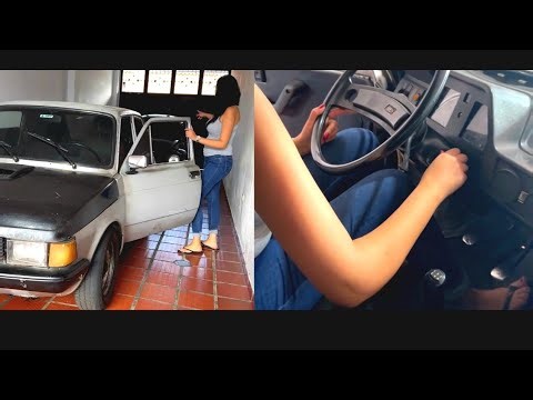 Kalinda cranks & warms up Barbara's old car in flip flops | Pedal pumping Coldstart Revving Fiat 147