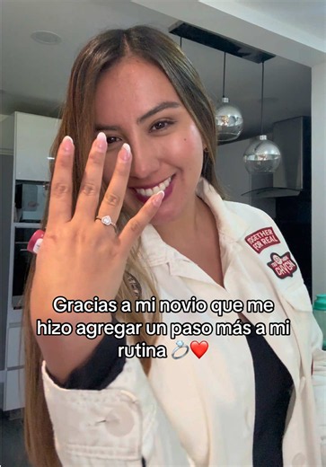 Gracias a mi novio que me hizo agregar un paso más a mi rutina ❤️ @kevinpinzonperiodista #michellrodriguez #bride #anillo #compromiso