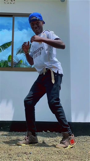 Robot Dance Moves That Will Blow Your Mind #RobotDance #DanceChallenge #ViralDance #FYP #DanceShorts