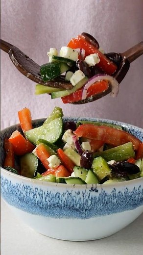 Griechischer Salat wie im Urlaub | In 15 Minuten fertig 🇬🇷💙