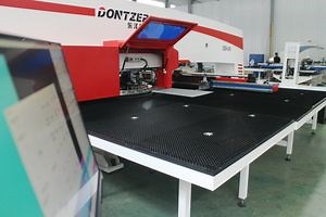 [Hot Item] Low-Cost CNC Turret Punching Machine Servo Punch Motor Synmot