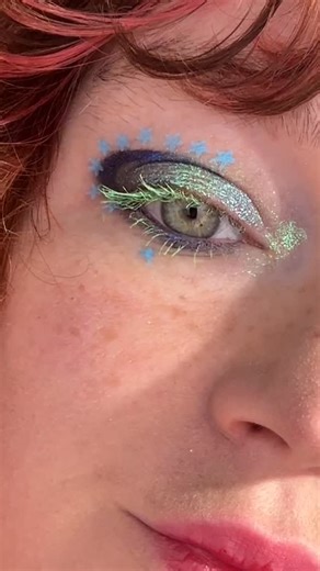 Natalie on Instagram: "Time to give a little Bliss tutorial 🖤 Also using Chroma Pencil in Intergalactic, Spectra Lash in Pistachio & Spectra Pen in Blue all available! #creativemakeup #glistencosmetics #gwrm"