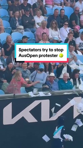 Protester Disrupts Australian Open with 'Free Palestine' Flyers