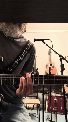 Pentatonic Scale Position 1 with minor barre chord