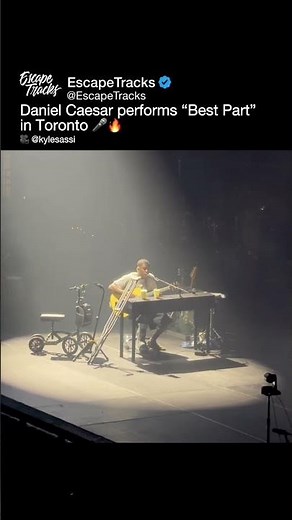 Daniel Caesar performs “Best Part” in Toronto 🎤🔥