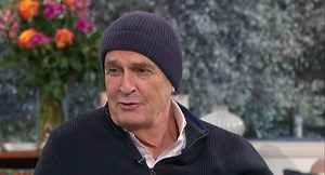Rupert Everett apologises for dressing 'like a carol singer' on This Morning