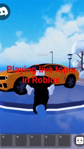 playing live topia in Roblox