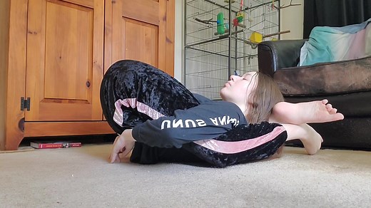 Human pretzel #humanpretzel #humanpretzelpose #humanknot #pretzelpose #legsbehindhead #frontbend #flexibility #flexible #flexiblegirl #contortion