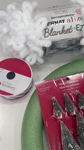 Make this easy, gorgeous wreath for the holiday season! Full tutorial at amylattacreations.com. | Amy Latta Creations