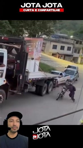 CAOS TOTAL EM CACHOEIRO: Caminhão derruba poste, atinge carros e trava via Safra!