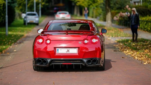 Nissan GT-R R35 showcases striking engine noise and speed