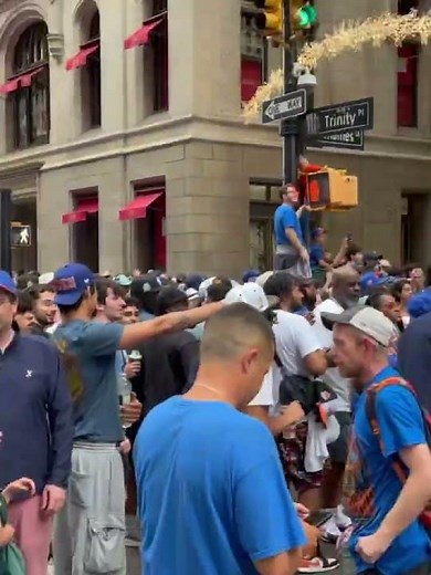 Alicia Keys Performs 'Empire State of Mind"at New York Knicks Championship Parade!