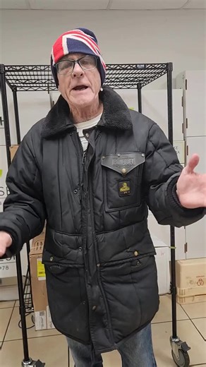 Mayesh Wholesale Florist on Instagram: "So how much can actually cover with different Smilax varieties? Let’s explore! Comment “SMILAX” to grab your guide to level up your greenery game! #smilax #floraldesign #eventflorist #mayeshsmilax #floristeducation"