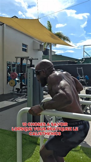 Voici 10 choses essentielles à savoir quand tu pratiques le calisthenics 💪🏽🔥 La technique avant tout Mauvaise forme = risques de blessure progression ralentie. Maîtrise les bases proprement. La régularité fait la différence Mieux vaut 3 séances bien faites chaque semaine que des séances aléatoires. Les bases sont indispensables Pompes, tractions, dips, gainage : ce sont les fondations de tout le reste (muscle-up, front lever, planche…). Le contrôle du corps est une priorité Apprends à garder 