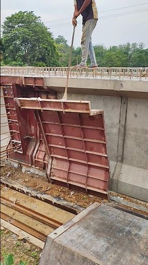 heavy steel shuttering remove technique #heavycivil #construction #shutteringconstruction