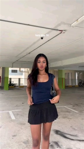 i just wanna lift up her skirt and sneak a peak🤤