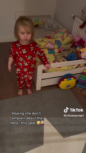 Its when she went into the front room and said “im not dreaming” 😭 #fyp #funny #messysanta