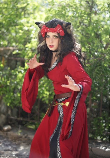 Catra and Adora but make them princess and guard ❤️ Adora: @Halcybella Filmed by Bella’s partner! 🙏🎥 . #catra #shera #spop #catracosplay #adora #adoracosplay #sheracosplay #cosplay #catradora #fantasy #medievalfantasy #au