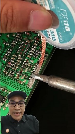 how to use a soldering wick #viral #smartphone #howtoservicep #soldering #tablet #automobile #repair
