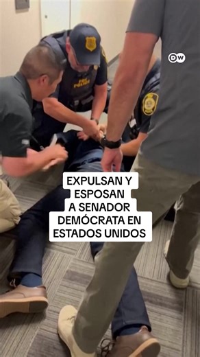 Expulsan y esposan a senador demócrata Álex Padilla por interrumpir a la secretaria de Seguridad Padilla fue aprehendido por ser