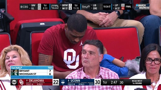 The Fears family is no stranger to #MarchMadness 🏀 Jeremy Fears Sr. played in the 2005 tournament with Ohio while his sons Jeremiah Fears (Oklahoma) and Jeremy Fears Jr. (Michigan State) play in this year's ❤️ He's in attendance for Oklahoma's game while staying tapped in on MSU's current game 📲 | March Madness Men's Basketball