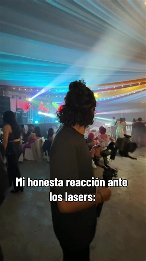 Mi honesta reacción ante los láseres del DJ