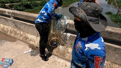 635K views · 10K reactions | เจอฝูงปลา 勞ยกฝูงเลยครับ ปลาอะไรมาดูกัน!! 8ศอก2เซน แหฝรั่งฟิชจัง #มีตัวเป็นโดน | FISH JANG ฟิชจัง มีตัวเป็นโดน | Facebook