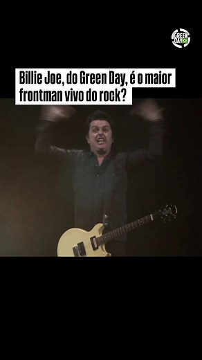 SIM OU CLARO? A habilidade que Billie Joe Armstrong tem de conduzir, interagir e contagiar o público presente nos shows é algo surreal. Poucos líderes de bandas de rock atualmente conseguem chegar perto da performance do frontman do Green Day em cima do palco. --------------------- YES OR OF COURSE? The ability that Billie Joe Armstrong has to lead, engage, and electrify the audience at shows is surreal. Few rock band frontmen today can come close to the performance of Green Day's frontman on st