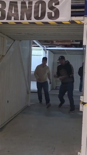 Este sábado 31 de enero, el Domo Macroplaza se llena de ritmo con Tropicalísimo Apache y Grupo La Vibra, agrupaciones que traen cumbias y música bailable que nadie se puede quedar sentado 🎶✨ 🟢 IMPORTANTE: 🔹 La parte de abajo será área libre SIN sillas, ideal para que puedas bailar cómodamente toda la noche. 🔹 En la zona de gradas contamos con más de 2,500 sillas, para quienes prefieran sentarse a descansar. 🔹 Puedes subir a sentarte y bajar a bailar las veces que quieras, ¡tú decides cómo d