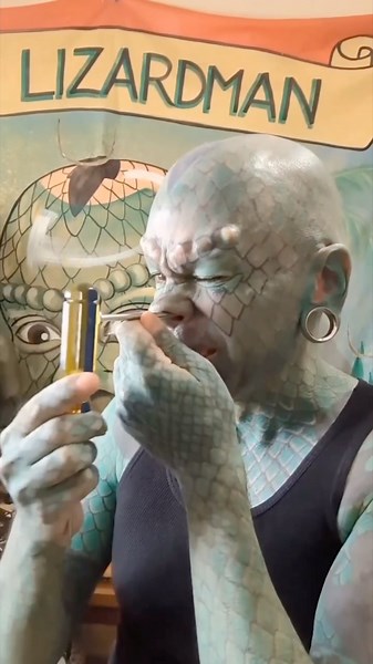 Alien EMO Tattoo & BodyMods on Instagram: "Meet lizard man @thelizardman23"