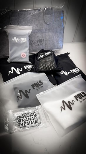 Hemmaträning | Sandra Friberg on Instagram: "Japp REKLAM för mina egna produkter som jag är så stolt över!! Packa en stor beställning med mig ✨ Frågor? Bara kommentera nedan samt vad du helst hade velat ha om jag anordnar en tävling inom kort 🫶🏻 Allt finns på sandrafriberg.se (länk ligger i profilen). Hihi ser du magneten bara ”så, nu ligger jag rätt” 🤭😆"