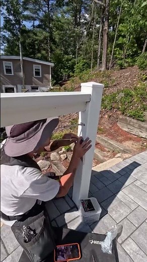 Deck with wood posts——cable railing installation