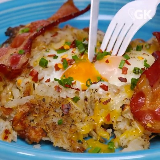 Food Network | Make breakfast for the whole fam on ONE pan 🤩 . . . Link in @foodnetwork's bio for the recipe! Or, search "Sheet Pan Breakfast Bake" on... | Instagram