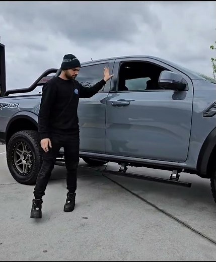 Cobra 4x4 electric side steps by Ozbestdealz installed by Ozzy Tyres Roxburgh Park