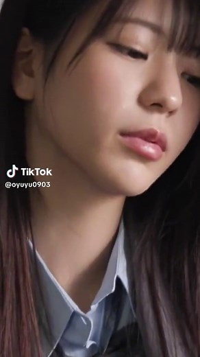 満員電車で通学する女子学生。その清楚な見た目と可愛さから