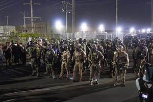 ICE Agents Rappel From Black Hawk Helicopters Into Chicago for Major Raid